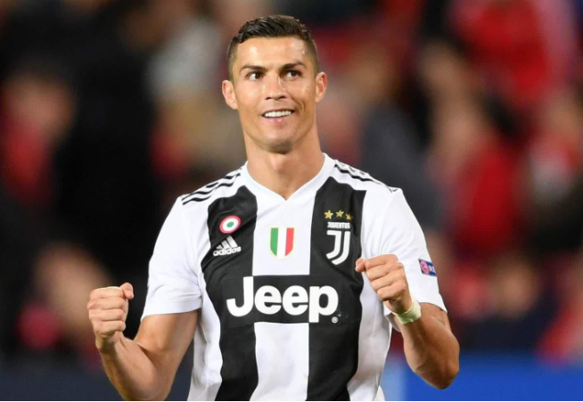 西前国脚质疑姆巴佩进球中点球多，球迷幽默回应（西班牙前国脚质疑姆巴佩进球点球过多，球迷幽默回击）