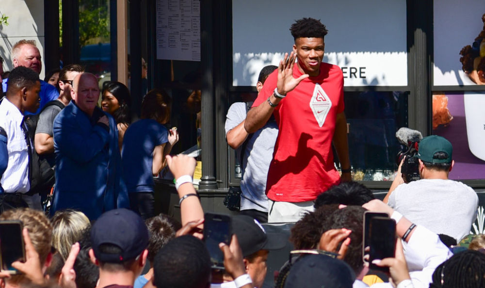 体坛记忆｜为了得到“好婶婶”拉尔萨皮蓬，马库斯乔丹付出了多大的代价？（体坛旧闻｜为追“好婶婶”拉尔萨·皮蓬，马库斯·乔丹付出了什么代价？）