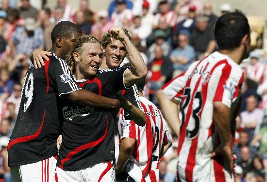 左右脚开弓 欧冠双响+MVP！前曼联天才乱杀：20场13球4助（欧冠梅开二度当选MVP，前曼联天才左右开弓：20战13球4助）