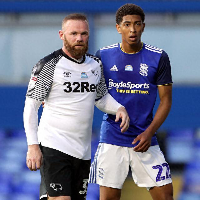 又是一年一度的圣诞大战，什么时候圣诞球衣才能回归？（圣诞大战如期而至，圣诞球衣何时回归？）