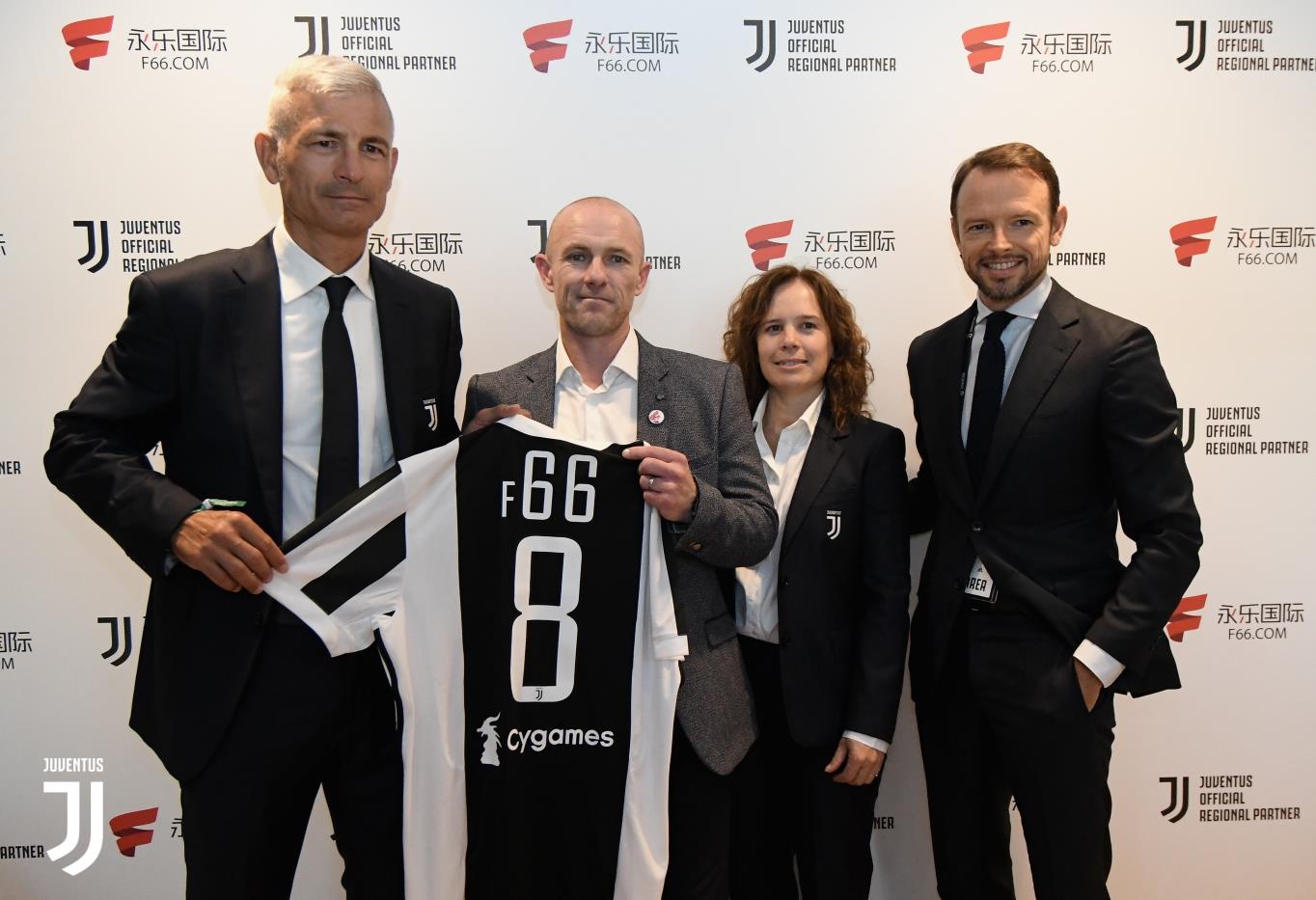 从天堂到地狱，索博在2-1领先后疯狂庆祝，被绝杀后伤心落泪（领先2-1狂欢，遭绝杀泪洒赛场：索博的冰火两重天）