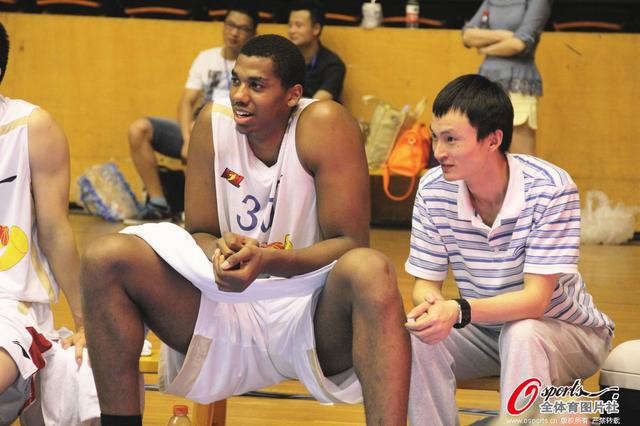 1.5亿买两个同水平的边角料中锋，曼联真是神人 ​（曼联神操作：1.5亿砸下两名水平相仿的边缘中锋）