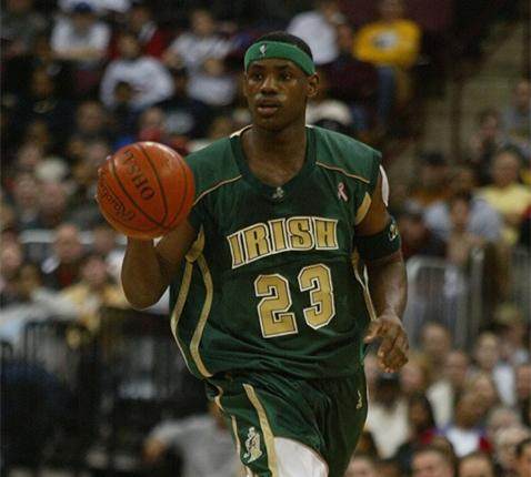 官方：沃尔夫斯堡买断里昂20岁后卫昆贝迪，双方签约至2029年（官宣：沃尔夫斯堡完成从里昂买断20岁后卫昆贝迪，合约至2029年）