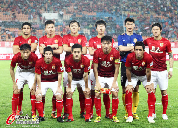 经纪人：若有球队有意圣地亚哥很正常，但他没离开米兰的想法（经纪人：有队看上圣地亚哥不意外，他不打算离开米兰）