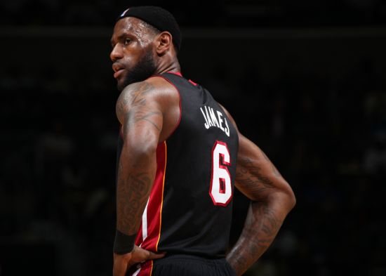 CBA俱乐部杯-奎因29分广东轻取广州 香港金牛胜同曦（CBA俱乐部杯：奎因砍29分助广东大胜广州，香港金牛击败同曦）