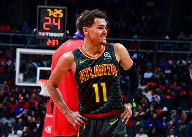 贝克汉姆捧杯狂喜，14岁小七穿抹胸太成熟，大儿子却在家熬汤（贝克汉姆捧杯欢腾，14岁小七抹胸造型引发热议，大儿子在家熬汤）