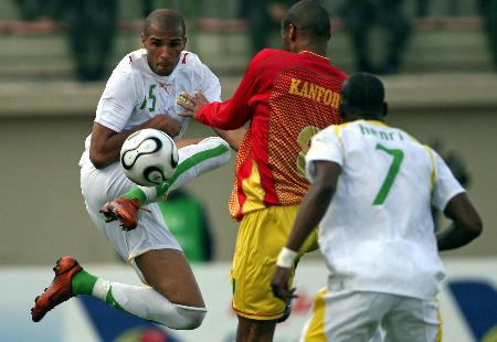 TA：孔帕尼相较图赫尔谦逊很多，不会对高层、球员评头论足（TA：与图赫尔相比，孔帕尼更为谦逊，不对高层和球员妄加评论）