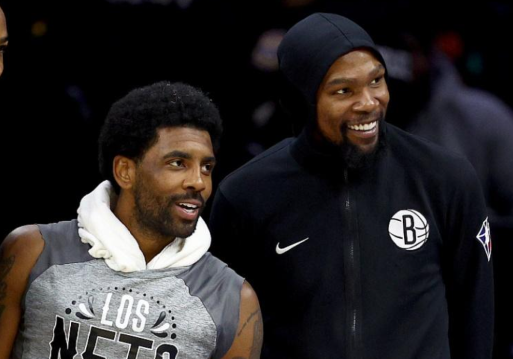 ESPN：詹姆斯、东契奇、里夫斯兼容存在难题，1+1+1反而小于3（ESPN：詹姆斯、东契奇、里夫斯难以形成合力，三人组合未达“1+1+1=3”效果）