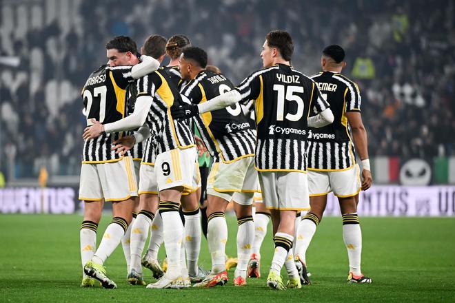 爷青回，维耶里社媒晒与大罗、巴乔、托蒂、卡纳瓦罗等人合照（回忆杀！维耶里社媒晒与大罗、巴乔、托蒂、卡纳瓦罗等传奇合影）