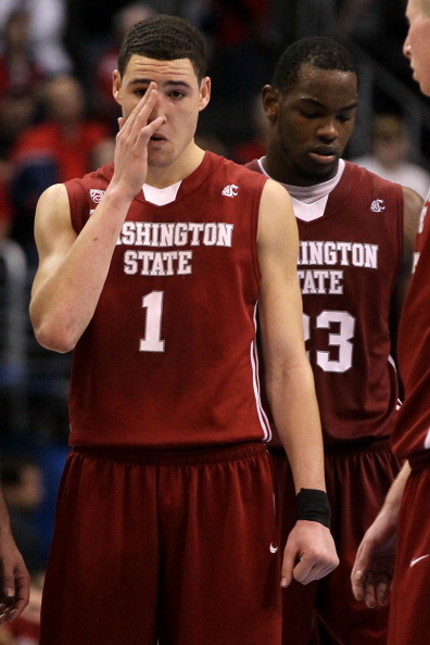 那不勒斯欲租曼联中场梅诺并承担全额薪资（那不勒斯有意租借曼联中场梅诺，愿承担其全部薪资）