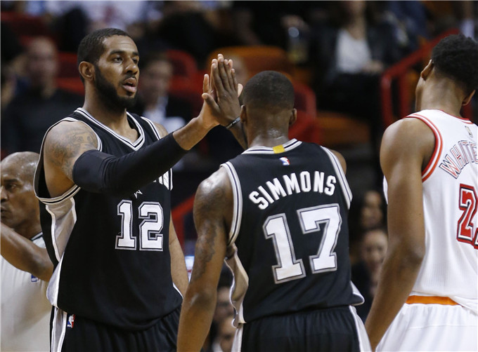 记者：曼联和切尔西有意桑德兰中场萨迪基，蓝军已经询价（记者：切尔西已询价桑德兰中场萨迪基，曼联也在关注）