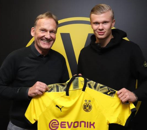 广东男篮101-75胜江苏肯帝亚，18岁小将王洪泽表现亮眼，攻防全面，被视为未来之星。（广东男篮101比75大胜江苏肯帝亚，18岁王洪泽攻防俱佳，获誉未来之星）