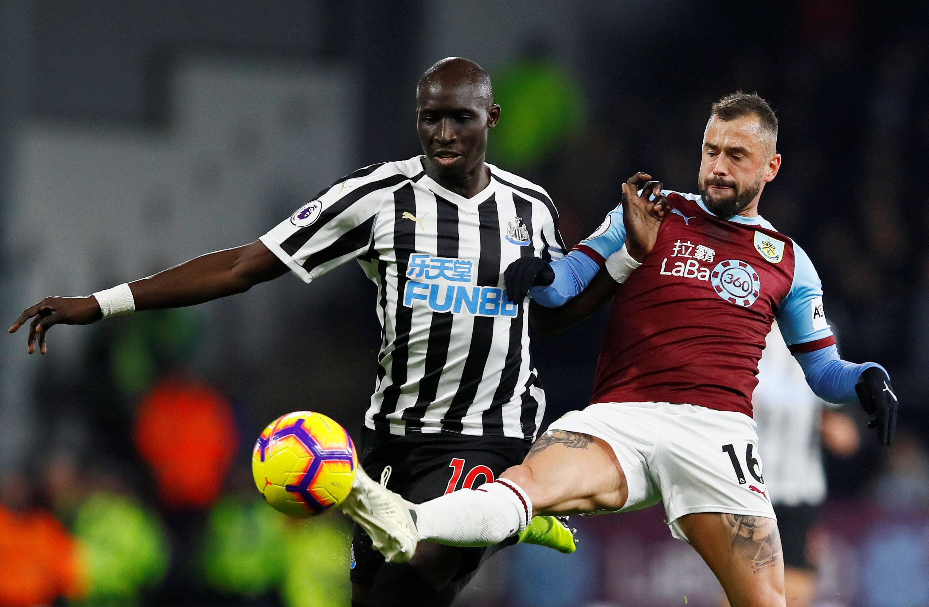 欧文关键助攻制胜（欧文终场前妙传定胜局）