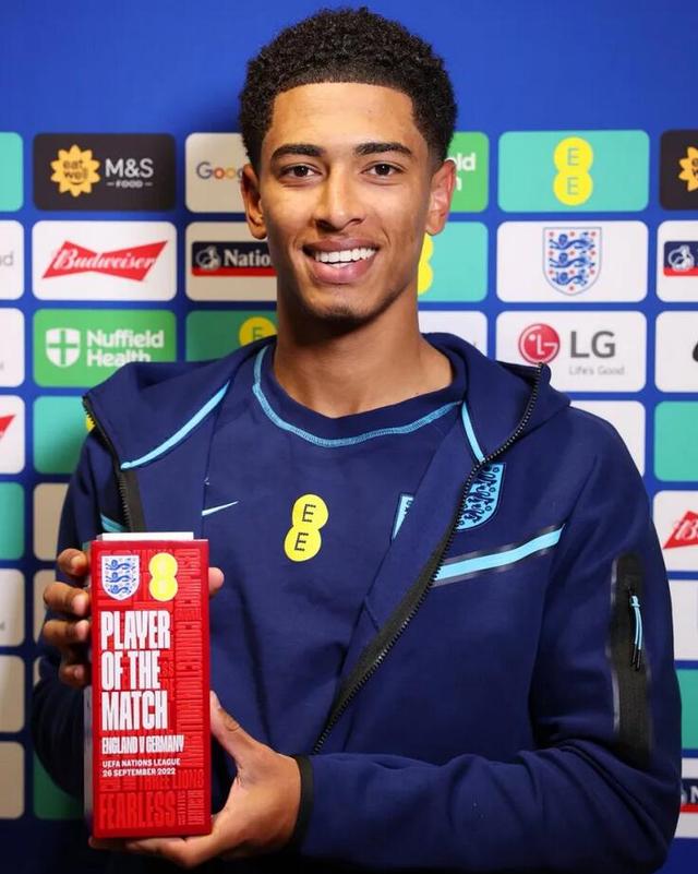 詹姆斯篮板抢断连续上榜（詹姆斯篮板与抢断双榜连登）