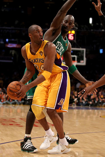 阵容齐整！雄鹿今日战活塞：字母哥&小波特等均可出战（雄鹿今战活塞：字母哥、小波特等全员可上阵）