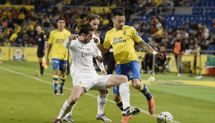 篮球CBA裁判讲评会议强调关键时刻执法标准（CBA裁判讲评会重申关键时刻判罚尺度）