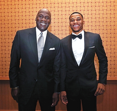 意媒：那不勒斯希望1月从曼联租借梅努，罗马加入竞争（意媒：那不勒斯拟一月向曼联租借梅努，罗马亦加入争夺）