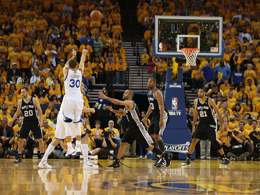 里程碑预警！湖媒：詹姆斯距离生涯51000分仅差369分（里程碑在望：湖人媒体称詹姆斯距生涯51000分仅差369分）